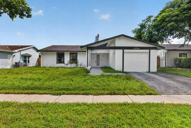 3-bedroom rental at 16708 SW 5th Way, Weston