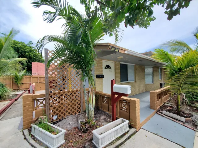 1-bedroom rental at 312 N 9th Avenue N #2, Lake Worth