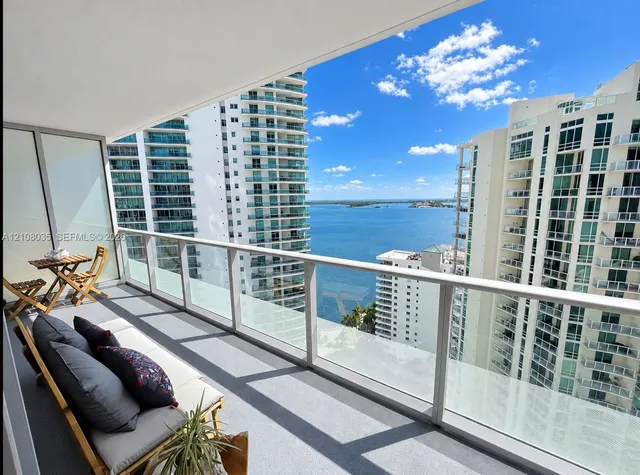1-bedroom rental at 1300 Brickell Bay Drive #2405, Miami