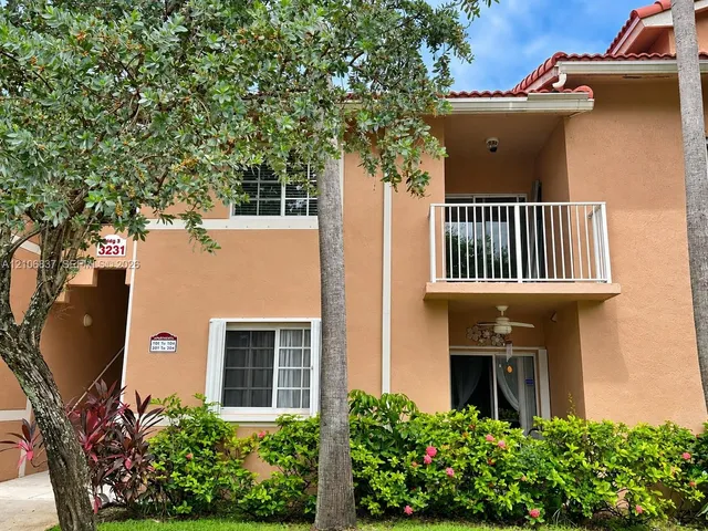2-bedroom rental at 3231 Sabal Palm Manor #203, Davie