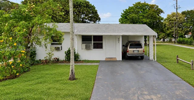 2-bedroom rental at 901 S D Street, Lake Worth