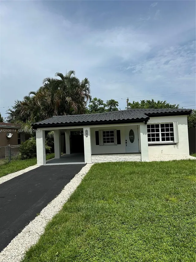 3-bedroom rental at 17451 NE 19th Avenue, North Miami Beach