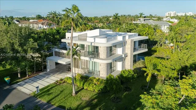 6-bedroom home at 315 Cypress Drive, Key Biscayne
