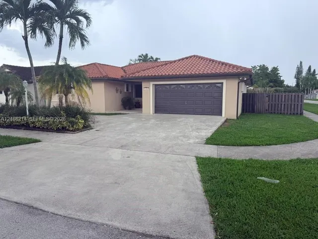 3-bedroom rental at 3381 SW 140th Avenue, Miami