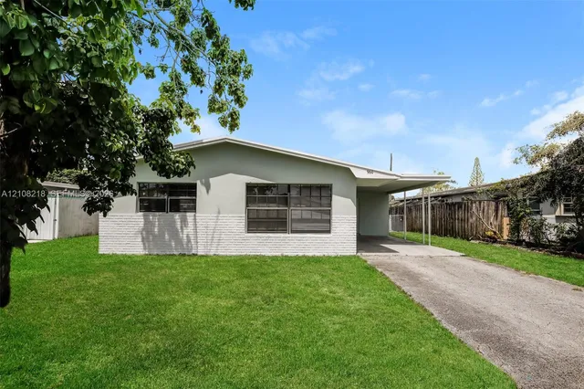 3-bedroom rental at 960 N 73rd Way, Hollywood