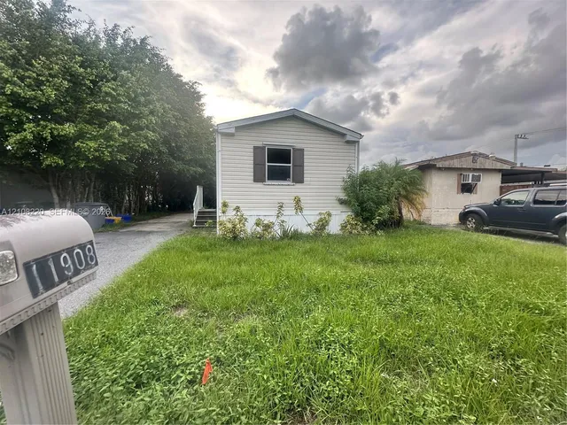 2-bedroom rental at 11908 Cove Place #B, Boca Raton