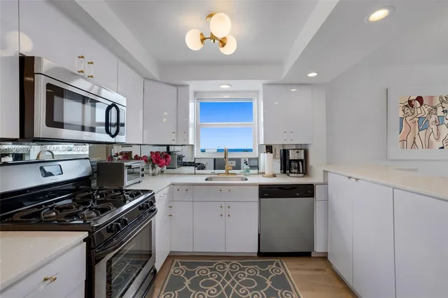 1-bedroom rental at 720 Collins Avenue #801, Miami Beach
