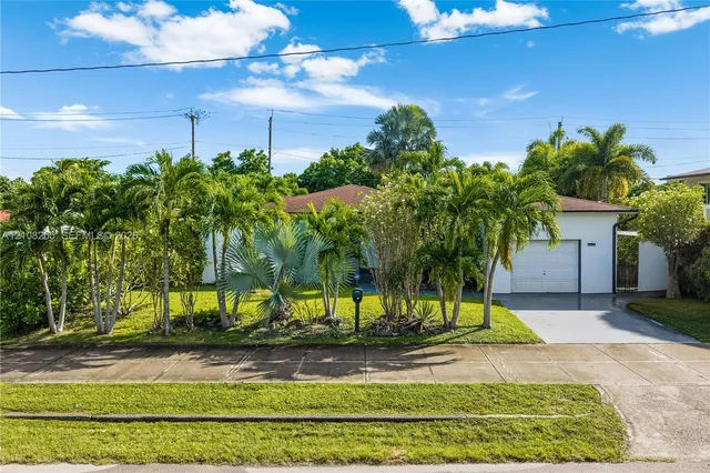 3-bedroom rental at 1650 NE 171st Street, North Miami Beach