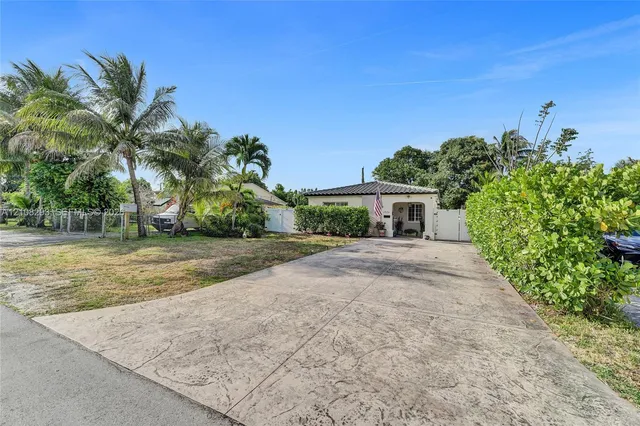 2-bedroom rental at 2826 Dewey Street, Hollywood