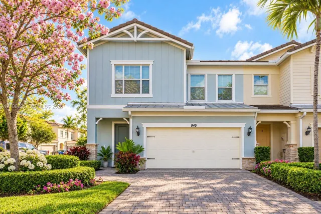 3-bedroom rental at 945 Banyan Drive, Hollywood