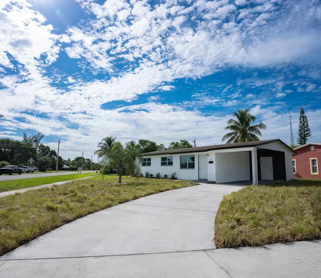 3-bedroom home at 1420 9th Street, Lake Park