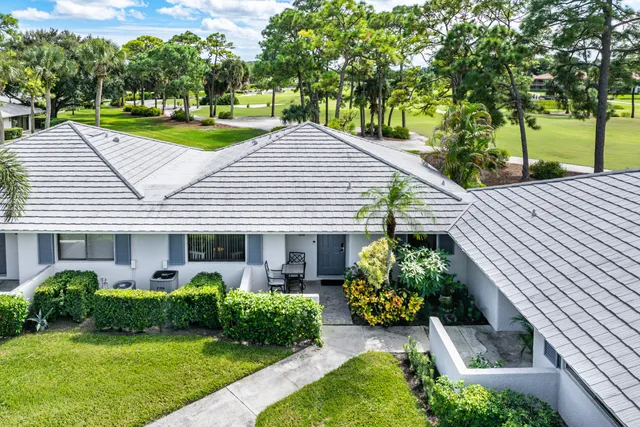 2-bedroom home at 526 Club Drive, Palm Beach Gardens