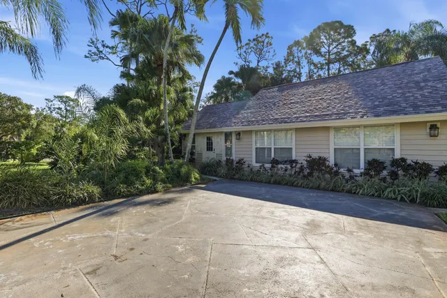 1-bedroom rental at 14805 STIRRUP Lane, Wellington