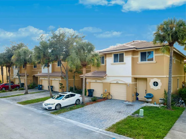 3-bedroom rental at 4293 Coventry Pointe Way, Lake Worth