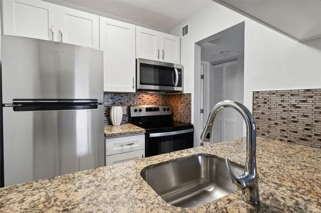 1-bedroom rental at 1470 N DIXIE Highway #19, Fort Lauderdale