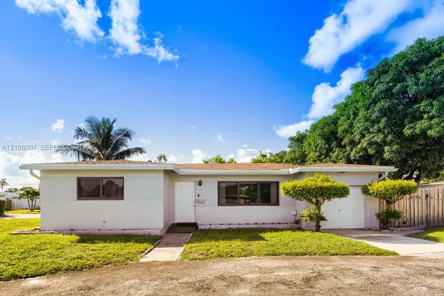 2-bedroom home at 2432 Wiley Court, Hollywood