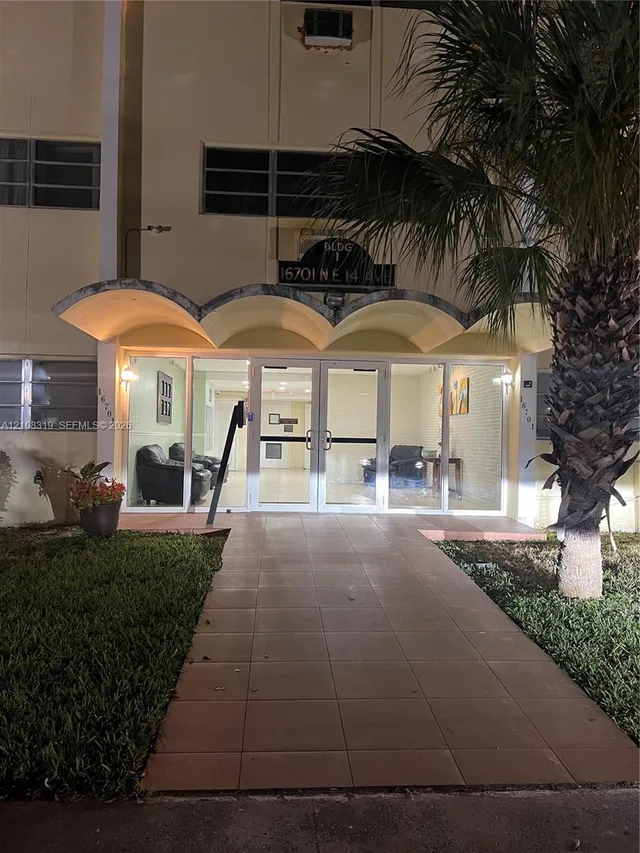 2-bedroom rental at 16701 NE 14th Avenue #203, Miami