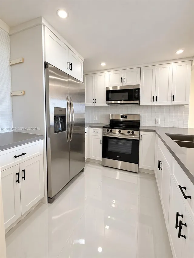 1-bedroom rental at 13155 Ixora Court #804, North Miami
