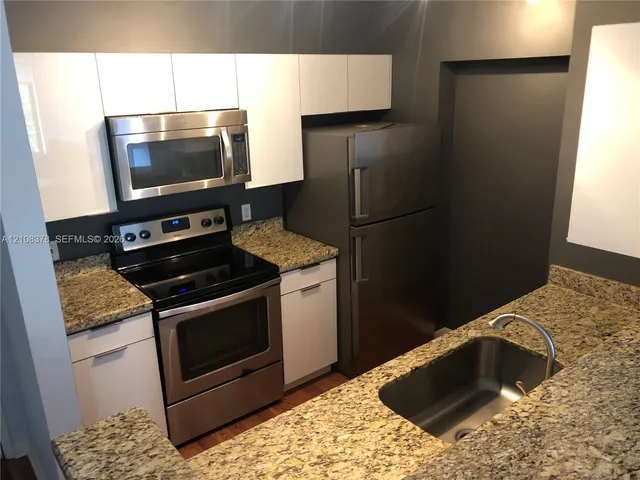 1-bedroom rental at 1900 Van Buren Street #411B, Hollywood