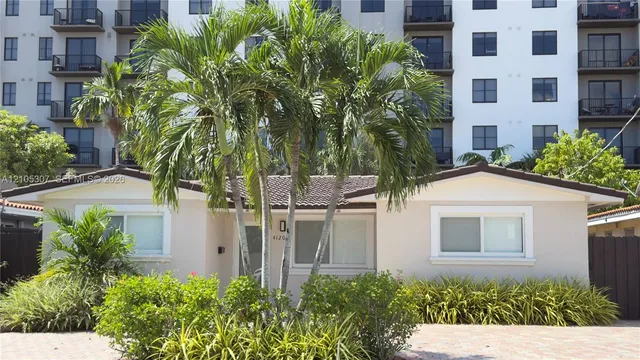 4-bedroom rental at 4120 SW 69 Avenue, Miami