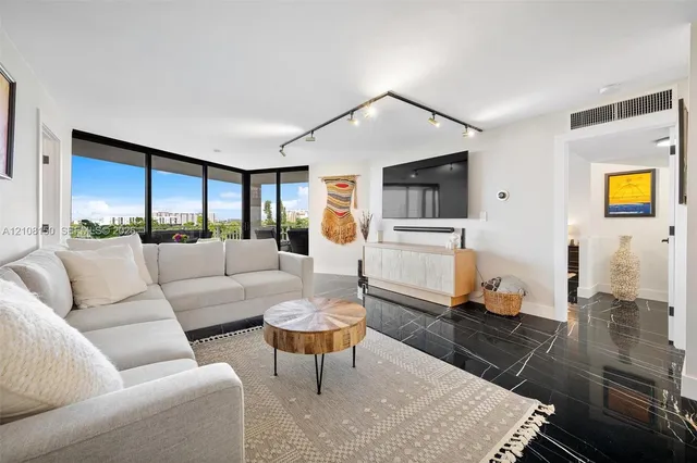 2-bedroom rental at 1000 Quayside Terrace #709, Miami