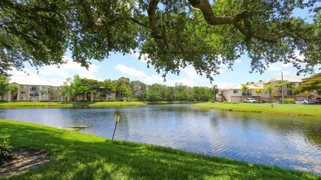 2-bedroom home at 500 N Crestwood Ct Court N #502, Royal Palm Beach