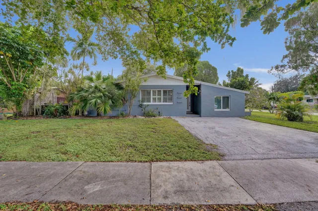 3-bedroom rental at 201 N 68TH Way, Hollywood