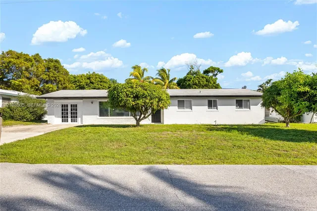 5-bedroom home at 227 SW 13th Avenue, Boynton Beach