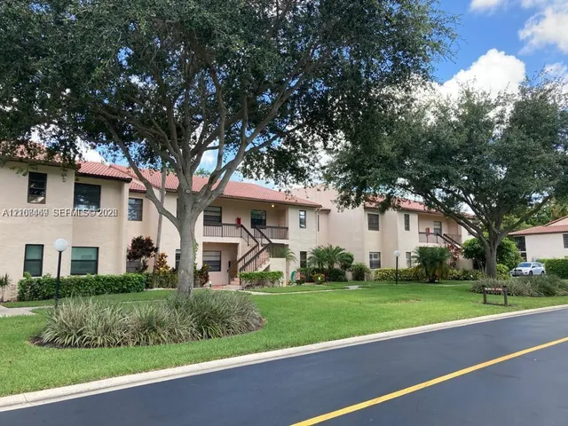 2-bedroom rental at 21362 Juego Circle #33E, Boca Raton