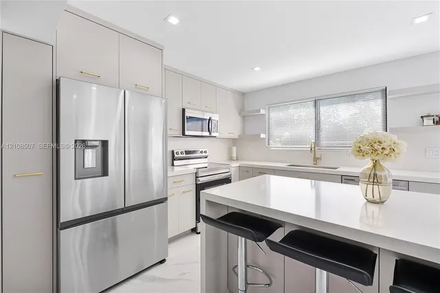 4-bedroom rental at 451 SW 38th Terrace #1, Fort Lauderdale