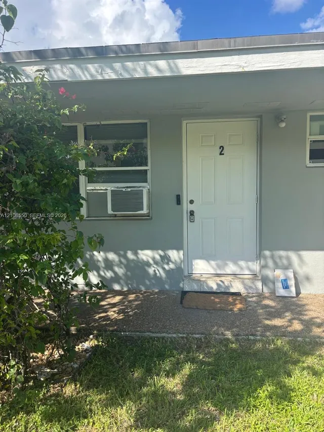 1-bedroom rental at 704 SE 21st Street #2, Fort Lauderdale