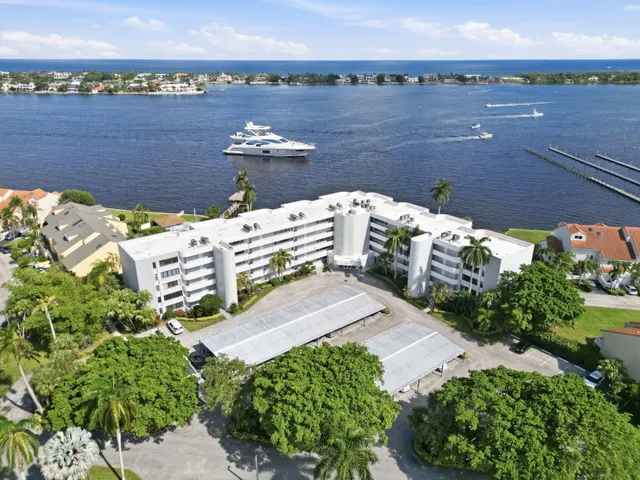 2-bedroom home at 8200 Lakeshore Drive #2020, Hypoluxo