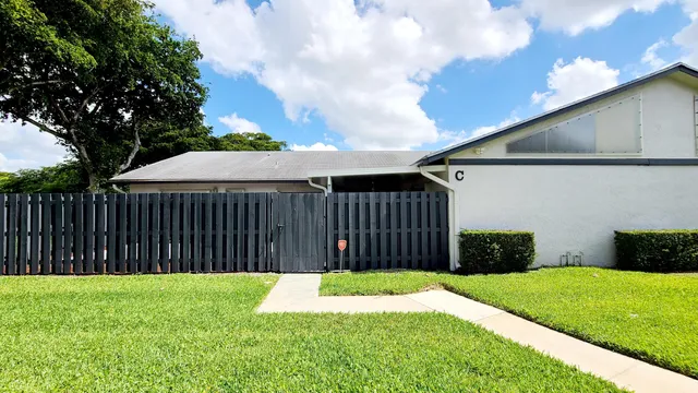 3-bedroom rental at 1188 Shibumy Circle #C, West Palm Beach