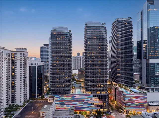 2-bedroom home at 45 SW 9th Street #2206, Miami