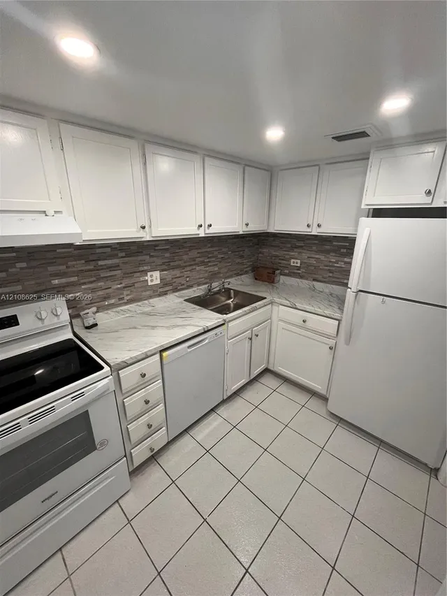 1-bedroom home at 3650 Inverrary Drive #1Q, Lauderhill