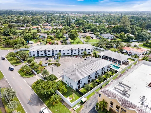 3-bedroom rental at 15400 NW 2nd Avenue #15400, Miami