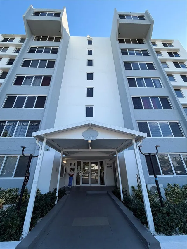 1-bedroom rental at 9001 SW 77th Avenue #C605, Miami